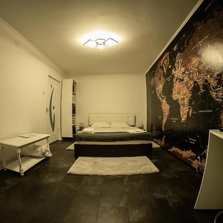Studio Six Continents Petroşani Exteriér fotografie