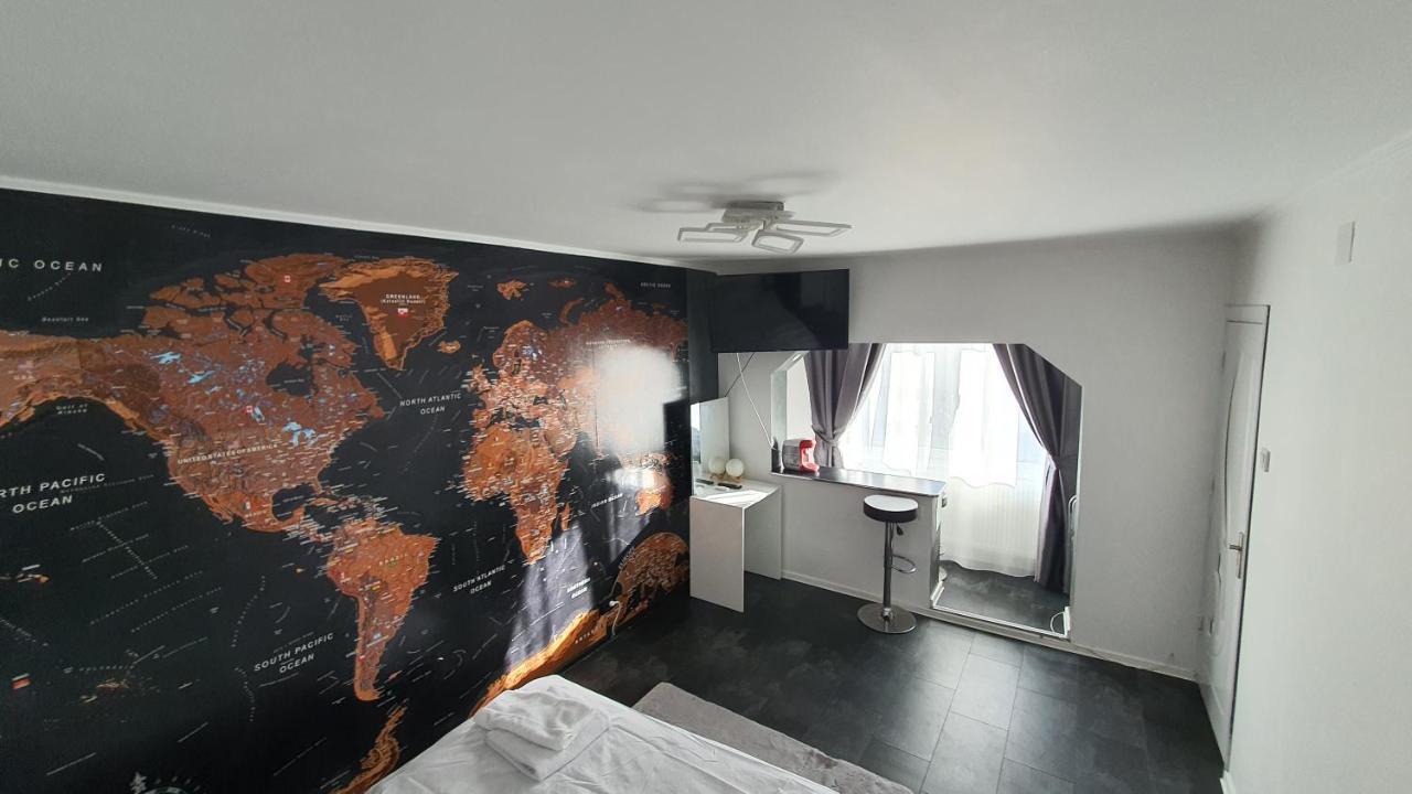 Studio Six Continents Petroşani Exteriér fotografie