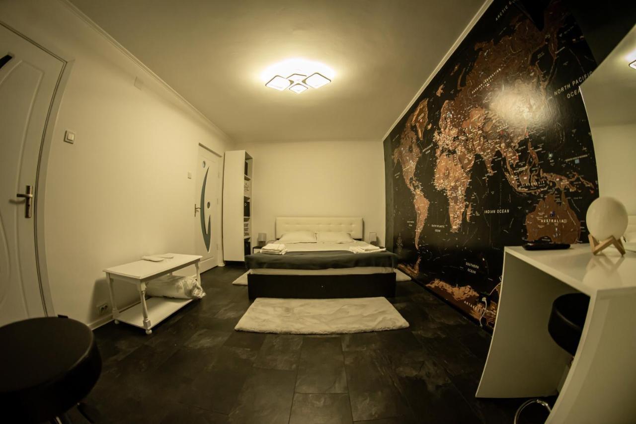 Studio Six Continents Petroşani Exteriér fotografie